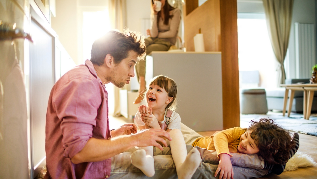 Juegos de mesa en familia: Descubriendo al intruso con Little Secret